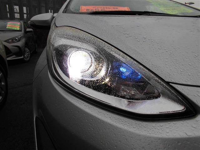 アクア Ｓスタイルブラック　衝突被害軽減システム　アルミホイール　スマートキー　盗難防止装置　キーレス　横滑り防止機能　ハイブリッド（3枚目）