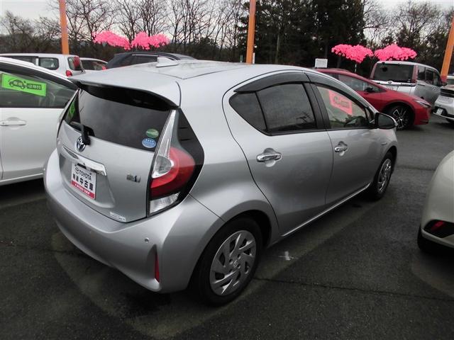 アクア Ｓスタイルブラック　衝突被害軽減システム　アルミホイール　スマートキー　盗難防止装置　キーレス　横滑り防止機能　ハイブリッド（6枚目）