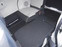 片側シート倒して長い荷物も積むこともできます。