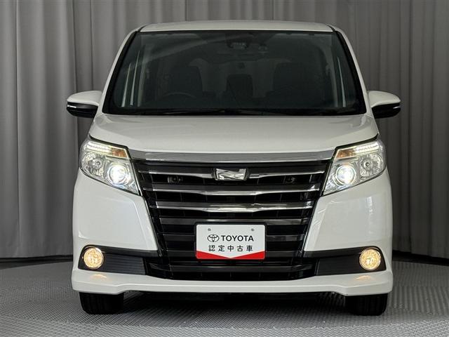 ノア Ｘ　４ＷＤ　寒冷地　衝突被害軽減システム　メモリーナビ　バックカメラ　電動スライドドア　フルセグ　ＬＥＤヘッドランプ　アルミホイール　アイドリングストップ　ＥＴＣ　キーレス　横滑り防止機能　３列シート（3枚目）