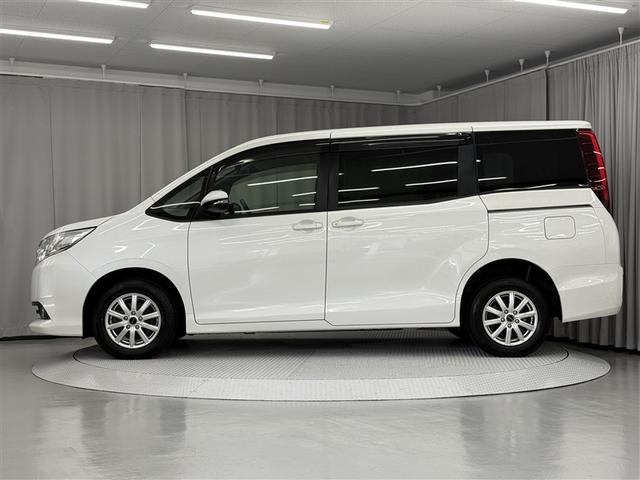 ノア Ｘ　４ＷＤ　寒冷地　衝突被害軽減システム　メモリーナビ　バックカメラ　電動スライドドア　フルセグ　ＬＥＤヘッドランプ　アルミホイール　アイドリングストップ　ＥＴＣ　キーレス　横滑り防止機能　３列シート（4枚目）