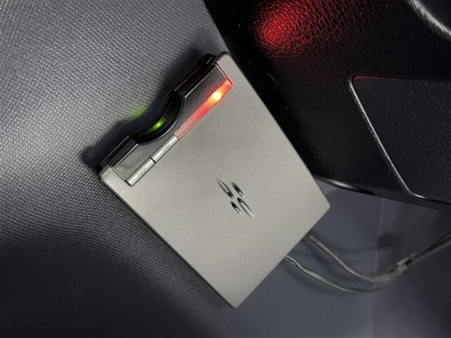 ノア Ｘ　４ＷＤ　寒冷地　衝突被害軽減システム　メモリーナビ　バックカメラ　電動スライドドア　フルセグ　ＬＥＤヘッドランプ　アルミホイール　アイドリングストップ　ＥＴＣ　キーレス　横滑り防止機能　３列シート（30枚目）