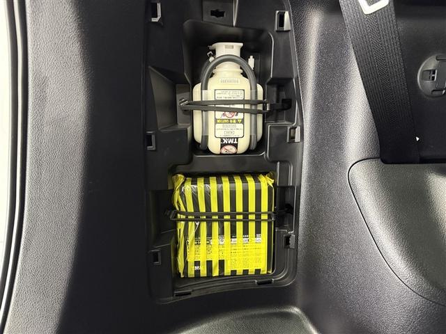 ノア Ｘ　４ＷＤ　寒冷地　衝突被害軽減システム　メモリーナビ　バックカメラ　電動スライドドア　フルセグ　ＬＥＤヘッドランプ　アルミホイール　アイドリングストップ　ＥＴＣ　キーレス　横滑り防止機能　３列シート（32枚目）