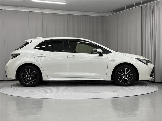 カローラスポーツ ハイブリッドＧ　Ｘ　寒冷地　衝突被害軽減システム　メモリーナビ　バックカメラ　フルセグ　ＬＥＤヘッドランプ　アルミホイール　スマートキー　オートクルーズコントロール　ＥＴＣ　盗難防止装置　キーレス　横滑り防止機能（7枚目）