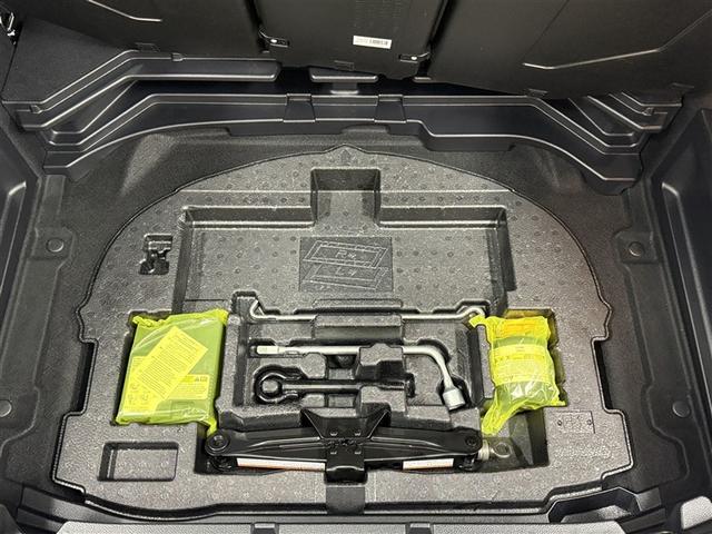 カローラスポーツ ハイブリッドＧ　Ｘ　寒冷地　衝突被害軽減システム　メモリーナビ　バックカメラ　フルセグ　ＬＥＤヘッドランプ　アルミホイール　スマートキー　オートクルーズコントロール　ＥＴＣ　盗難防止装置　キーレス　横滑り防止機能（27枚目）