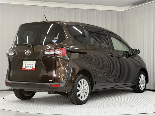 シエンタ Ｘ　４ＷＤ　衝突被害軽減システム　メモリーナビ　バックカメラ　電動スライドドア　フルセグ　ＬＥＤヘッドランプ　アルミホイール　キーレス　横滑り防止機能　３列シート　乗車定員６人　ワンオーナー（5枚目）