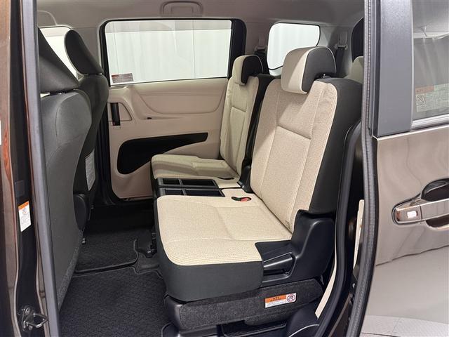 シエンタ Ｘ　４ＷＤ　衝突被害軽減システム　メモリーナビ　バックカメラ　電動スライドドア　フルセグ　ＬＥＤヘッドランプ　アルミホイール　キーレス　横滑り防止機能　３列シート　乗車定員６人　ワンオーナー（13枚目）