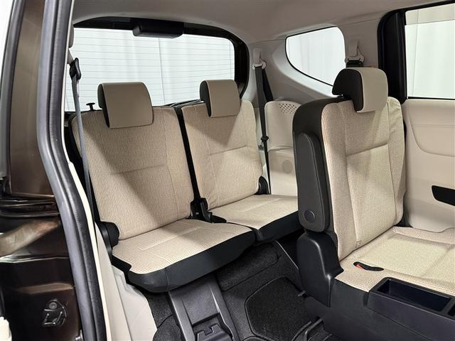 シエンタ Ｘ　４ＷＤ　衝突被害軽減システム　メモリーナビ　バックカメラ　電動スライドドア　フルセグ　ＬＥＤヘッドランプ　アルミホイール　キーレス　横滑り防止機能　３列シート　乗車定員６人　ワンオーナー（14枚目）