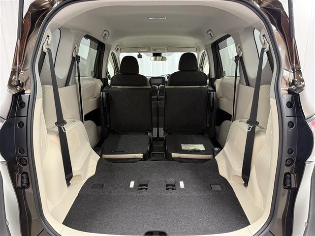 シエンタ Ｘ　４ＷＤ　衝突被害軽減システム　メモリーナビ　バックカメラ　電動スライドドア　フルセグ　ＬＥＤヘッドランプ　アルミホイール　キーレス　横滑り防止機能　３列シート　乗車定員６人　ワンオーナー（18枚目）