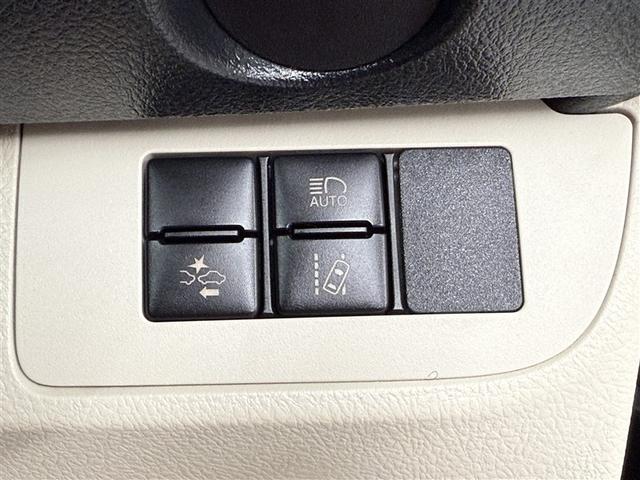 シエンタ Ｘ　４ＷＤ　衝突被害軽減システム　メモリーナビ　バックカメラ　電動スライドドア　フルセグ　ＬＥＤヘッドランプ　アルミホイール　キーレス　横滑り防止機能　３列シート　乗車定員６人　ワンオーナー（26枚目）