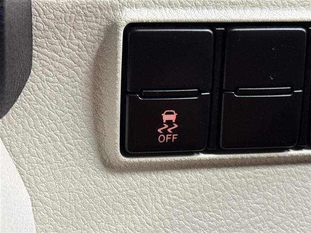 シエンタ Ｘ　４ＷＤ　衝突被害軽減システム　メモリーナビ　バックカメラ　電動スライドドア　フルセグ　ＬＥＤヘッドランプ　アルミホイール　キーレス　横滑り防止機能　３列シート　乗車定員６人　ワンオーナー（28枚目）