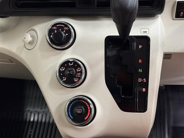 シエンタ Ｘ　４ＷＤ　衝突被害軽減システム　メモリーナビ　バックカメラ　電動スライドドア　フルセグ　ＬＥＤヘッドランプ　アルミホイール　キーレス　横滑り防止機能　３列シート　乗車定員６人　ワンオーナー（29枚目）