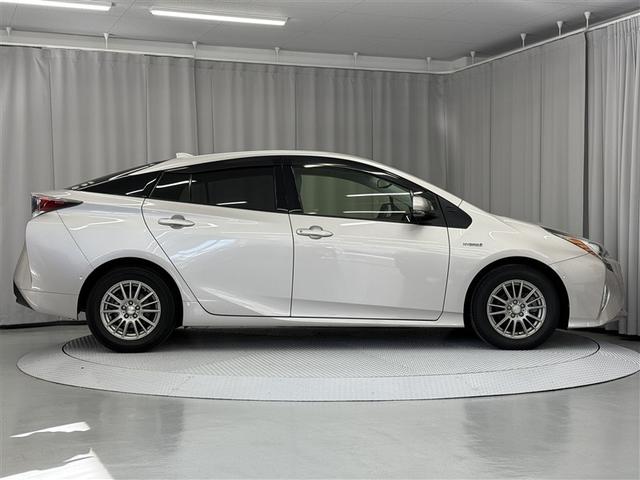 プリウス Ｓセーフティプラス　寒冷地　衝突被害軽減システム　ＨＤＤナビ　バックカメラ　ワンセグ　ＬＥＤヘッドランプ　アルミホイール　スマートキー　オートクルーズコントロール　ＥＴＣ　盗難防止装置　キーレス　横滑り防止機能（8枚目）