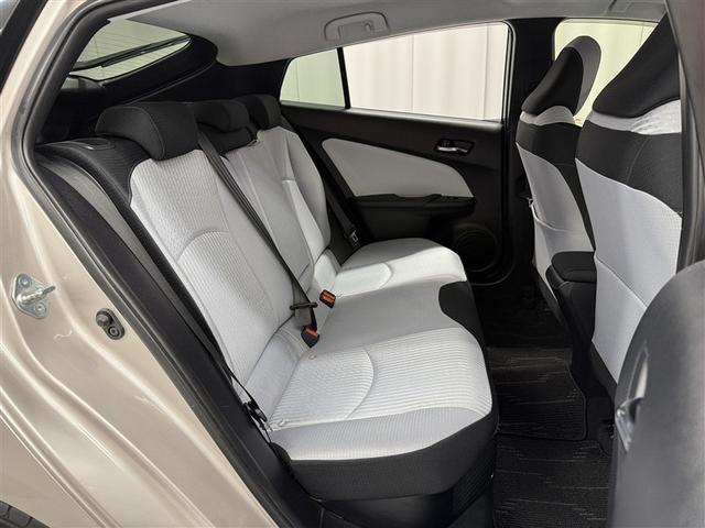 プリウス Ｓセーフティプラス　寒冷地　衝突被害軽減システム　ＨＤＤナビ　バックカメラ　ワンセグ　ＬＥＤヘッドランプ　アルミホイール　スマートキー　オートクルーズコントロール　ＥＴＣ　盗難防止装置　キーレス　横滑り防止機能（12枚目）