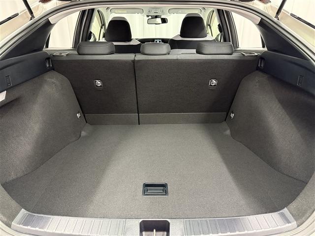 プリウス Ｓセーフティプラス　寒冷地　衝突被害軽減システム　ＨＤＤナビ　バックカメラ　ワンセグ　ＬＥＤヘッドランプ　アルミホイール　スマートキー　オートクルーズコントロール　ＥＴＣ　盗難防止装置　キーレス　横滑り防止機能（15枚目）