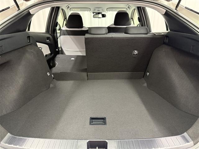 プリウス Ｓセーフティプラス　寒冷地　衝突被害軽減システム　ＨＤＤナビ　バックカメラ　ワンセグ　ＬＥＤヘッドランプ　アルミホイール　スマートキー　オートクルーズコントロール　ＥＴＣ　盗難防止装置　キーレス　横滑り防止機能（16枚目）