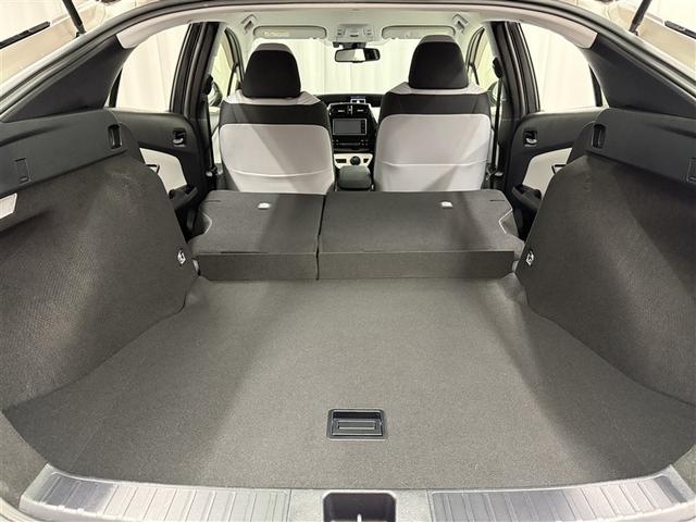 プリウス Ｓセーフティプラス　寒冷地　衝突被害軽減システム　ＨＤＤナビ　バックカメラ　ワンセグ　ＬＥＤヘッドランプ　アルミホイール　スマートキー　オートクルーズコントロール　ＥＴＣ　盗難防止装置　キーレス　横滑り防止機能（17枚目）