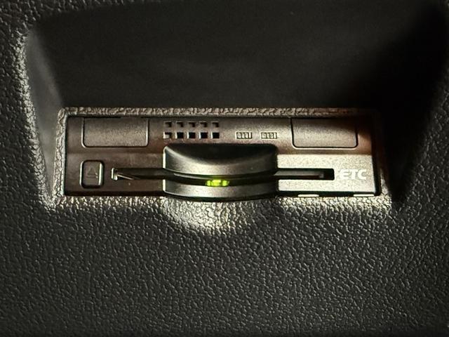 プリウス Ｓセーフティプラス　寒冷地　衝突被害軽減システム　ＨＤＤナビ　バックカメラ　ワンセグ　ＬＥＤヘッドランプ　アルミホイール　スマートキー　オートクルーズコントロール　ＥＴＣ　盗難防止装置　キーレス　横滑り防止機能（26枚目）