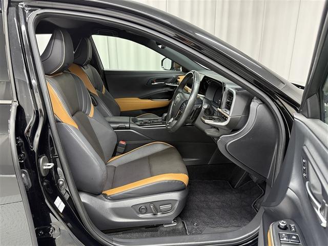 クラウンクロスオーバー ＲＳアドバンスド　４ＷＤ　寒冷地　衝突被害軽減システム　革シート　アルミホイール　ハイブリッド（9枚目）