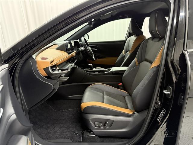 クラウンクロスオーバー ＲＳアドバンスド　４ＷＤ　寒冷地　衝突被害軽減システム　革シート　アルミホイール　ハイブリッド（11枚目）