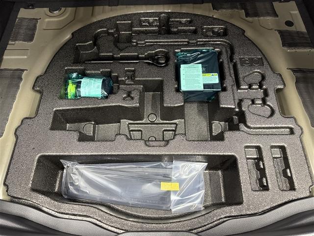 クラウンクロスオーバー ＲＳアドバンスド　４ＷＤ　寒冷地　衝突被害軽減システム　革シート　アルミホイール　ハイブリッド（27枚目）