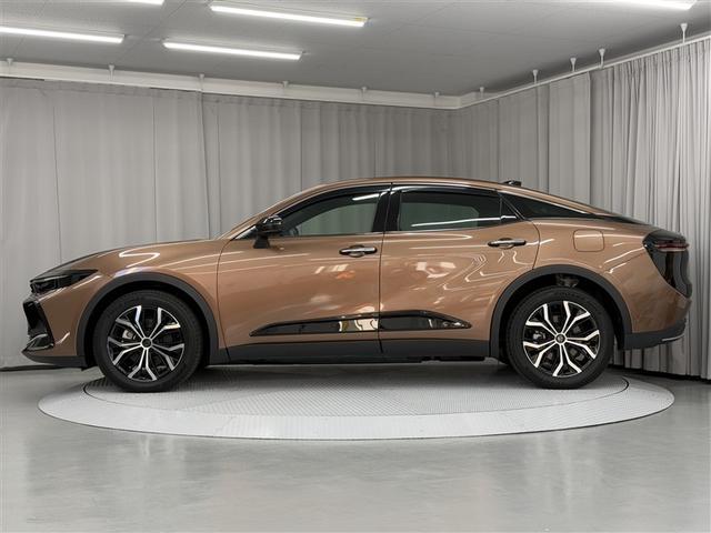 クラウンクロスオーバー Ｇアドバンスド　４ＷＤ　寒冷地　衝突被害軽減システム　バックカメラ　フルセグ　ＬＥＤヘッドランプ　アルミホイール　スマートキー　オートクルーズコントロール　ＥＴＣ　盗難防止装置　電動シート　キーレス　横滑り防止機能（4枚目）