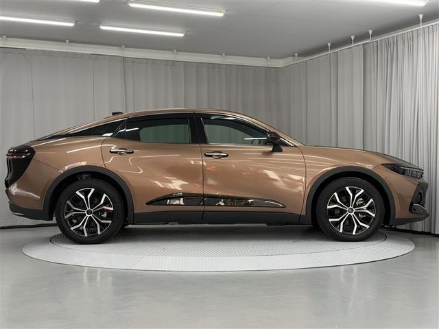 クラウンクロスオーバー Ｇアドバンスド　４ＷＤ　寒冷地　衝突被害軽減システム　バックカメラ　フルセグ　ＬＥＤヘッドランプ　アルミホイール　スマートキー　オートクルーズコントロール　ＥＴＣ　盗難防止装置　電動シート　キーレス　横滑り防止機能（7枚目）