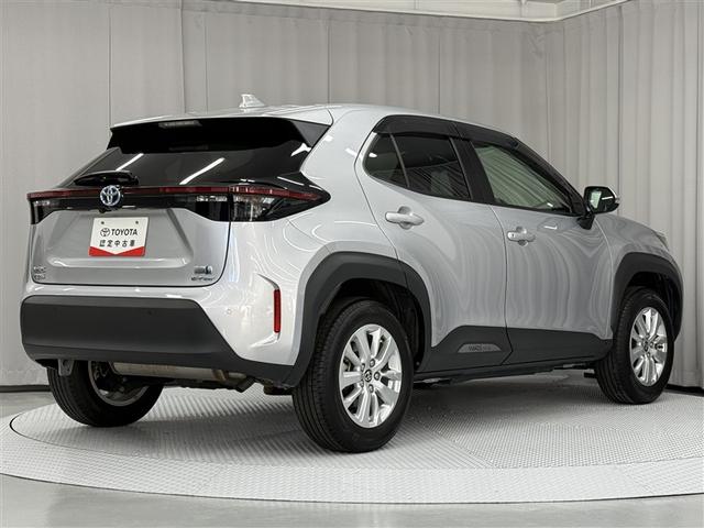 ヤリスクロス ハイブリッドG 4WD 寒冷地 衝突被害軽減システム メモリーナビ バックカメラ アルミホイール スマートキー オートクルーズコントロール ETC 盗難防止装置 キーレス 横滑り防止機能 ハイブリッド(4枚目)