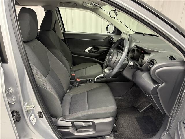 ヤリスクロス ハイブリッドG 4WD 寒冷地 衝突被害軽減システム メモリーナビ バックカメラ アルミホイール スマートキー オートクルーズコントロール ETC 盗難防止装置 キーレス 横滑り防止機能 ハイブリッド(8枚目)