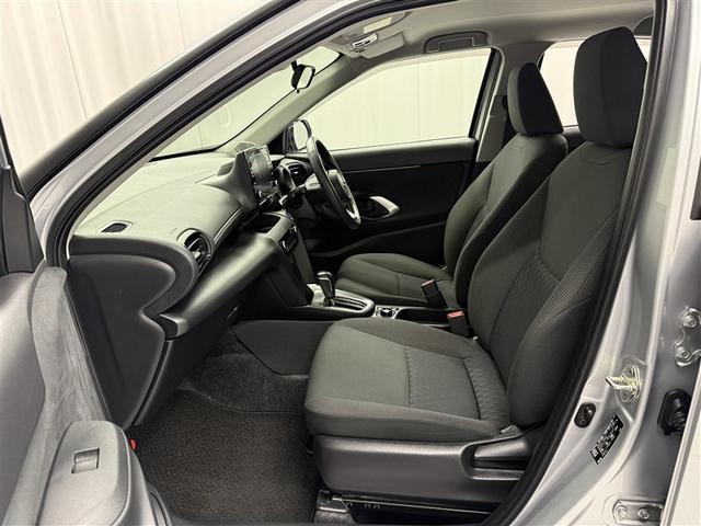 ヤリスクロス ハイブリッドG 4WD 寒冷地 衝突被害軽減システム メモリーナビ バックカメラ アルミホイール スマートキー オートクルーズコントロール ETC 盗難防止装置 キーレス 横滑り防止機能 ハイブリッド(9枚目)