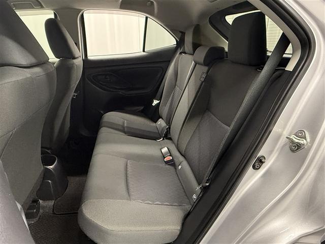 ヤリスクロス ハイブリッドG 4WD 寒冷地 衝突被害軽減システム メモリーナビ バックカメラ アルミホイール スマートキー オートクルーズコントロール ETC 盗難防止装置 キーレス 横滑り防止機能 ハイブリッド(11枚目)