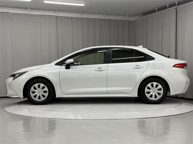 カローラ ハイブリッド　Ｇ　４ＷＤ　寒冷地　衝突被害軽減システム　バックカメラ　フルセグ　ＬＥＤヘッドランプ　スマートキー　オートクルーズコントロール　ＥＴＣ　盗難防止装置　キーレス　横滑り防止機能　ハイブリッド（4枚目）