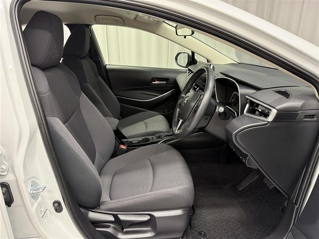 カローラ ハイブリッド　Ｇ　４ＷＤ　寒冷地　衝突被害軽減システム　バックカメラ　フルセグ　ＬＥＤヘッドランプ　スマートキー　オートクルーズコントロール　ＥＴＣ　盗難防止装置　キーレス　横滑り防止機能　ハイブリッド（9枚目）