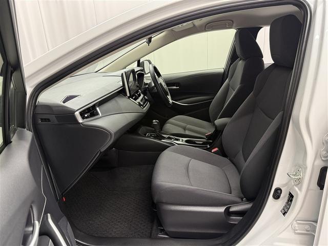 カローラ ハイブリッド　Ｇ　４ＷＤ　寒冷地　衝突被害軽減システム　バックカメラ　フルセグ　ＬＥＤヘッドランプ　スマートキー　オートクルーズコントロール　ＥＴＣ　盗難防止装置　キーレス　横滑り防止機能　ハイブリッド（10枚目）