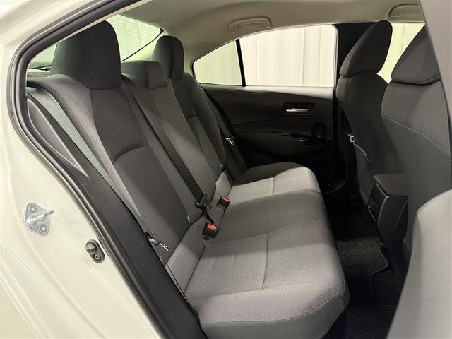 カローラ ハイブリッド　Ｇ　４ＷＤ　寒冷地　衝突被害軽減システム　バックカメラ　フルセグ　ＬＥＤヘッドランプ　スマートキー　オートクルーズコントロール　ＥＴＣ　盗難防止装置　キーレス　横滑り防止機能　ハイブリッド（11枚目）