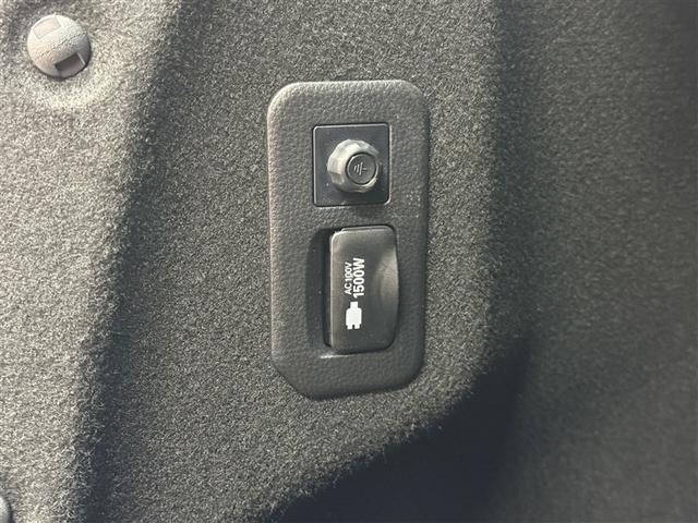 カローラ ハイブリッド　Ｇ　４ＷＤ　寒冷地　衝突被害軽減システム　バックカメラ　フルセグ　ＬＥＤヘッドランプ　スマートキー　オートクルーズコントロール　ＥＴＣ　盗難防止装置　キーレス　横滑り防止機能　ハイブリッド（21枚目）