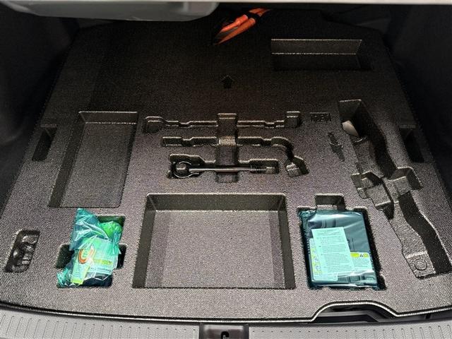 カローラ ハイブリッド　Ｇ　４ＷＤ　寒冷地　衝突被害軽減システム　バックカメラ　フルセグ　ＬＥＤヘッドランプ　スマートキー　オートクルーズコントロール　ＥＴＣ　盗難防止装置　キーレス　横滑り防止機能　ハイブリッド（25枚目）