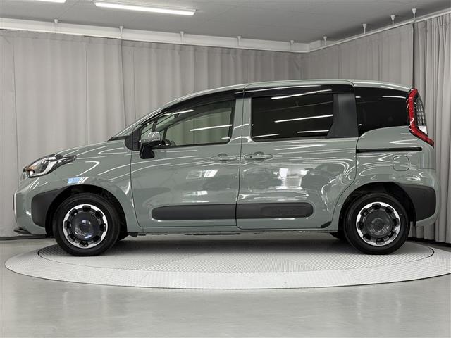 シエンタ ハイブリッドＺ　４ＷＤ　寒冷地　衝突被害軽減システム　バックカメラ　フルセグ　ＬＥＤヘッドランプ　スマートキー　オートクルーズコントロール　ＥＴＣ　盗難防止装置　キーレス　横滑り防止機能　３列シート　乗車定員７人（4枚目）