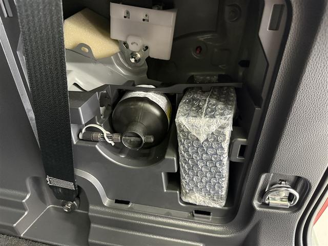 シエンタ ハイブリッドＺ　４ＷＤ　寒冷地　衝突被害軽減システム　バックカメラ　フルセグ　ＬＥＤヘッドランプ　スマートキー　オートクルーズコントロール　ＥＴＣ　盗難防止装置　キーレス　横滑り防止機能　３列シート　乗車定員７人（33枚目）
