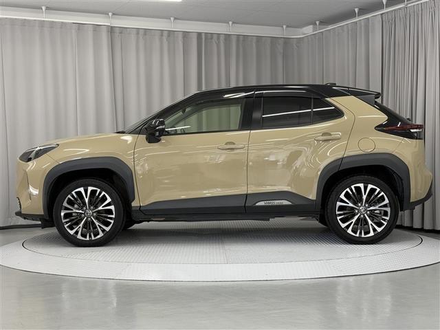 ヤリスクロス ハイブリッドZ 4WD 衝突被害軽減システム バックカメラ LEDヘッドランプ アルミホイール スマートキー オートクルーズコントロール ETC 盗難防止装置 電動シート キーレス 横滑り防止機能 ハイブリッド(4枚目)