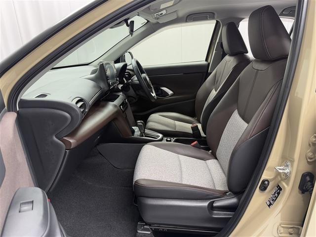 ヤリスクロス ハイブリッドZ 4WD 衝突被害軽減システム バックカメラ LEDヘッドランプ アルミホイール スマートキー オートクルーズコントロール ETC 盗難防止装置 電動シート キーレス 横滑り防止機能 ハイブリッド(11枚目)