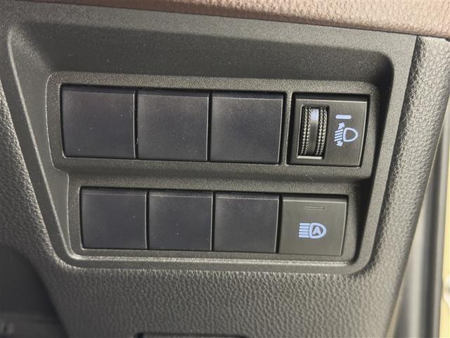 ヤリスクロス ハイブリッドZ 4WD 衝突被害軽減システム バックカメラ LEDヘッドランプ アルミホイール スマートキー オートクルーズコントロール ETC 盗難防止装置 電動シート キーレス 横滑り防止機能 ハイブリッド(22枚目)