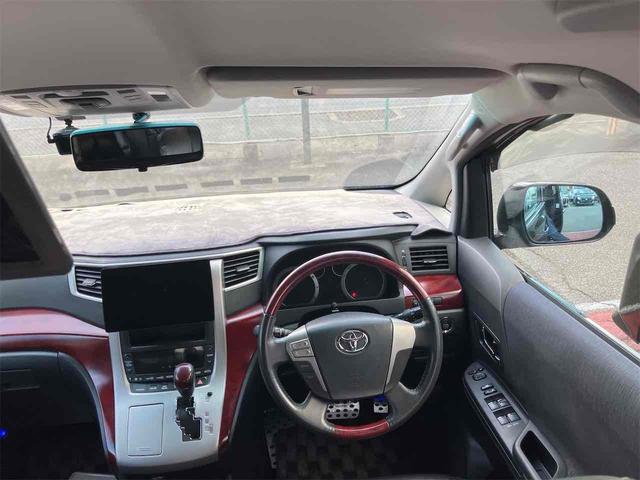 ヴェルファイア ２．４Ｚ　４ＷＤ　ドライブレコーダー　バックカメラ　ナビ　両側電動スライドドア　オートライト　ＨＩＤ　スマートキー　電動格納ミラー　後席モニター　３列シート　ＣＶＴ　アルミホイール　盗難防止システム（3枚目）