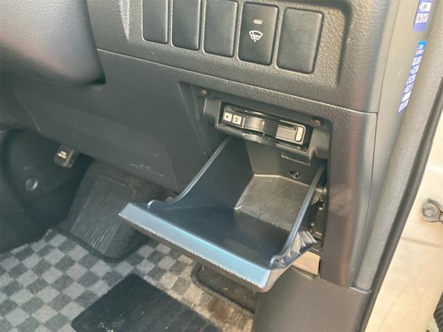 ヴェルファイア ２．４Ｚ　プラチナムセレクション　４ＷＤ　ＥＴＣ　バックカメラ　ナビ　クリアランスソナー　両側電動スライドドア　オートライト　ＨＩＤ　電動リアゲート　スマートキー　電動格納ミラー　３列シート　ＣＶＴ　アルミホイール　Ｂｌｕｅｔｏｏｔｈ（7枚目）