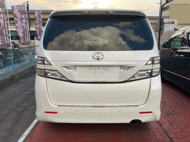 ヴェルファイア ２．４Ｚ　プラチナムセレクション　４ＷＤ　ＥＴＣ　バックカメラ　ナビ　クリアランスソナー　両側電動スライドドア　オートライト　ＨＩＤ　電動リアゲート　スマートキー　電動格納ミラー　３列シート　ＣＶＴ　アルミホイール　Ｂｌｕｅｔｏｏｔｈ（15枚目）