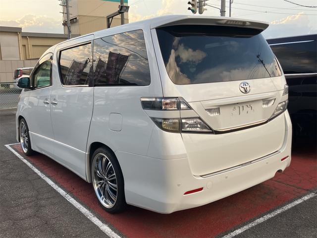 ヴェルファイア ２．４Ｚ　プラチナムセレクション　４ＷＤ　ＥＴＣ　バックカメラ　ナビ　クリアランスソナー　両側電動スライドドア　オートライト　ＨＩＤ　電動リアゲート　スマートキー　電動格納ミラー　３列シート　ＣＶＴ　アルミホイール　Ｂｌｕｅｔｏｏｔｈ（16枚目）