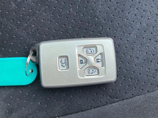ヴェルファイア ２．４Ｚ　プラチナムセレクション　４ＷＤ　ＥＴＣ　バックカメラ　ナビ　クリアランスソナー　両側電動スライドドア　オートライト　ＨＩＤ　電動リアゲート　スマートキー　電動格納ミラー　３列シート　ＣＶＴ　アルミホイール　Ｂｌｕｅｔｏｏｔｈ（53枚目）