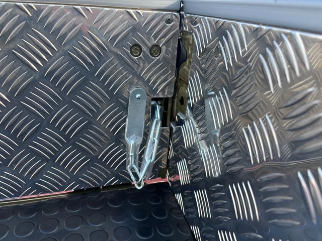 ハイゼットトラック ジャンボエクストラ　４ＷＤ　ＡＴ　マットタイヤ荷台しま板加工（11枚目）