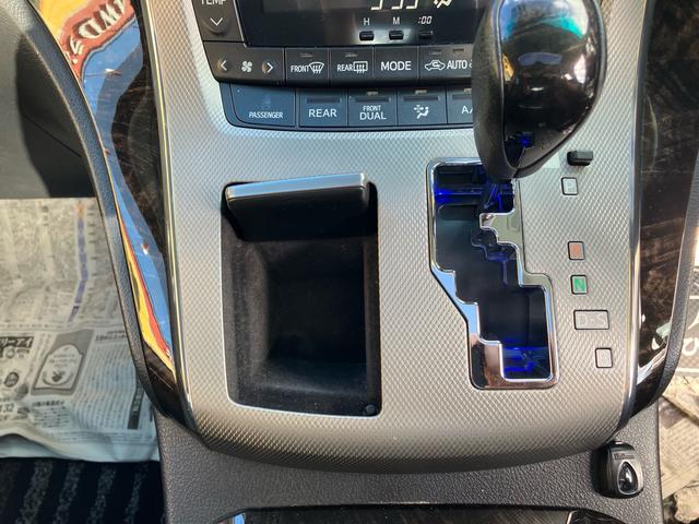 ヴェルファイアハイブリッド ZR Gエディション 4WD ムーンルーフ 本革エグゼクティブパワーシート パワーバックドア 純正ナビ フリップダウンモニター バックカメラ ETC 社外20インチアルミ 両側電動スライドドア ウォークスルー オットマン(17枚目)