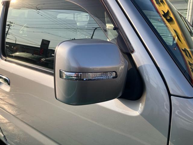 ジムニー ランドベンチャー　４ＷＤ　５速マニュアル　オプションカラー　特別仕様車　ハーフレザーシート　フルセグナビ　シートヒーター　ミラーヒーター　背面タイヤハードカバー　純正１６インチアルミホイール　クロムメッキバンパーカバー（9枚目）